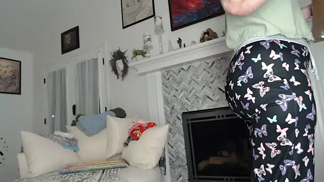 Snapshot of AuroraWillows chatting on 26, 10, 2025 AuroraWillows online show from 26, 10, 2025