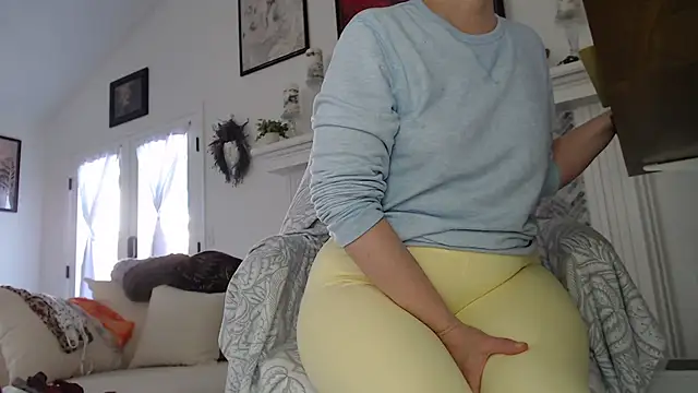 Snapshot of AuroraWillows chatting on 5, 1, 2026 AuroraWillows online show from 5, 1, 2026