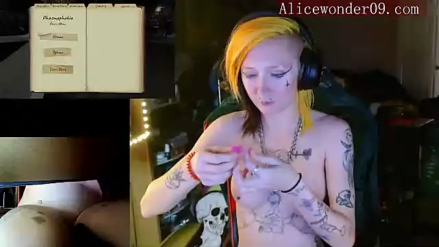 Snapshot of alicewonder09 chatting on 19, 12, 2024 alicewonder09 online show from 19, 12, 2024