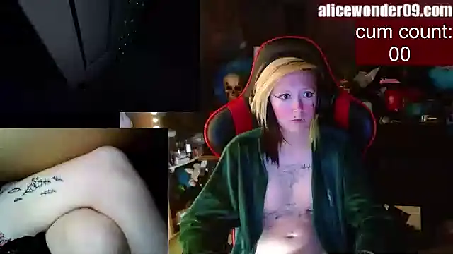 Snapshot of alicewonder09 chatting on 8, 1, 2025 alicewonder09 online show from 8, 1, 2025