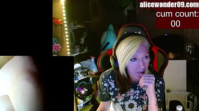 Snapshot of alicewonder09 chatting on 2, 2, 2025 alicewonder09 online show from 2, 2, 2025