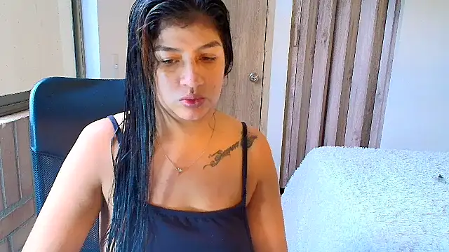 Snapshot of sara2520 chatting on 15, 10, 2025 sara2520 online show from 15, 10, 2025