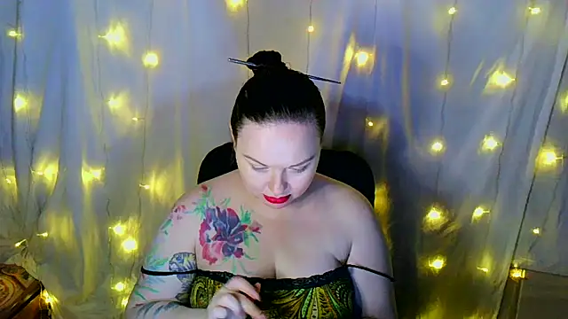 Snapshot of Victoria_Marks chatting on 27, 9, 2025 Victoria Marks online show from 27, 9, 2025