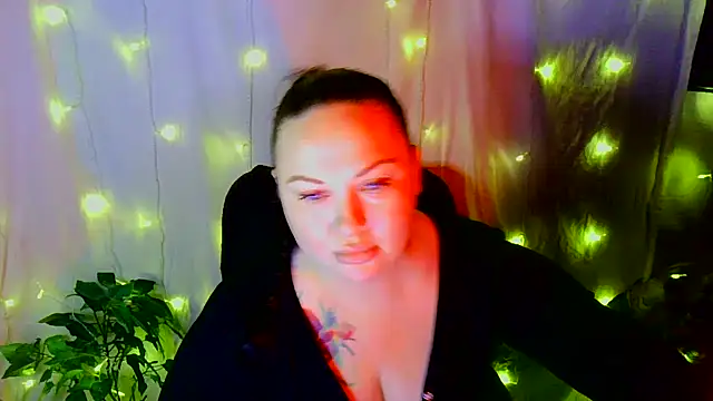 Victoria Marks online show from 2, 12, 2025