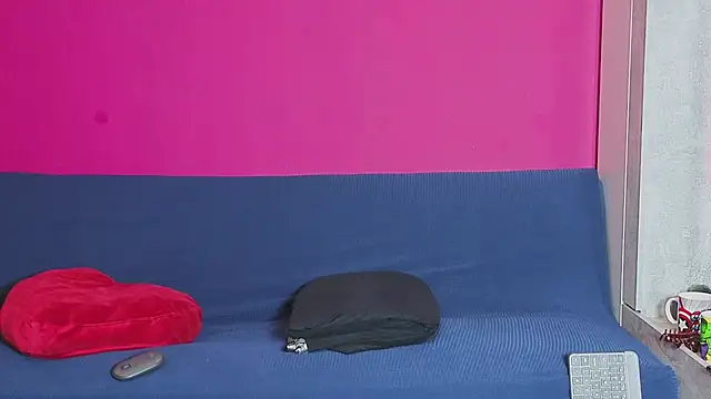 Young Strawberryy online show from 24, 6, 2026