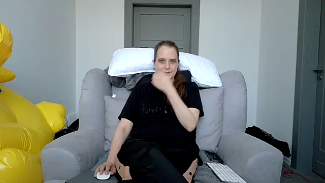 Snapshot of LadyChantale chatting on 25, 7, 2026 LadyChantale online show from 25, 7, 2026
