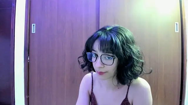 Snapshot of _Lunnaa_ chatting on 8, 12, 2024 Lunnaa online show from 8, 12, 2024