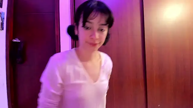 Snapshot of _Lunnaa_ chatting on 18, 12, 2024 Lunnaa online show from 18, 12, 2024