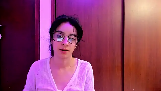 Snapshot of _Lunnaa_ chatting on 3, 2, 2025 Lunnaa online show from 3, 2, 2025