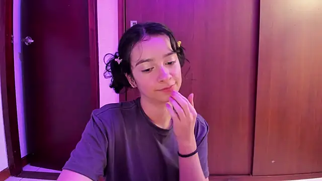 Snapshot of _Lunnaa_ chatting on 23, 2, 2025 Lunnaa online show from 23, 2, 2025