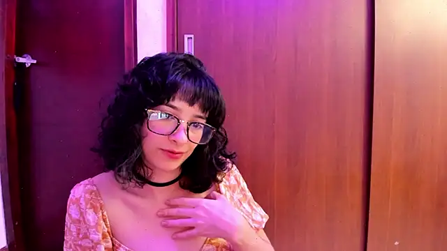 Snapshot of _Lunnaa_ chatting on 23, 3, 2025 Lunnaa online show from 23, 3, 2025