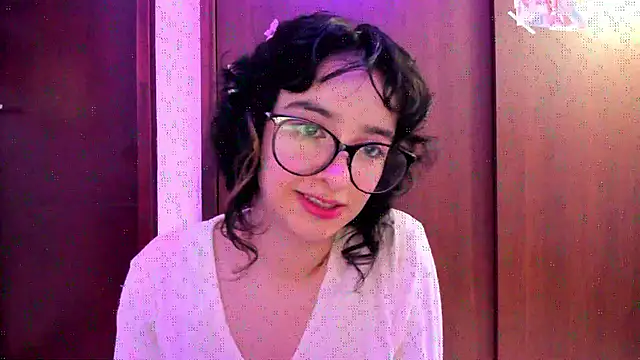 Snapshot of _Lunnaa_ chatting on 26, 9, 2025 Lunnaa online show from 26, 9, 2025