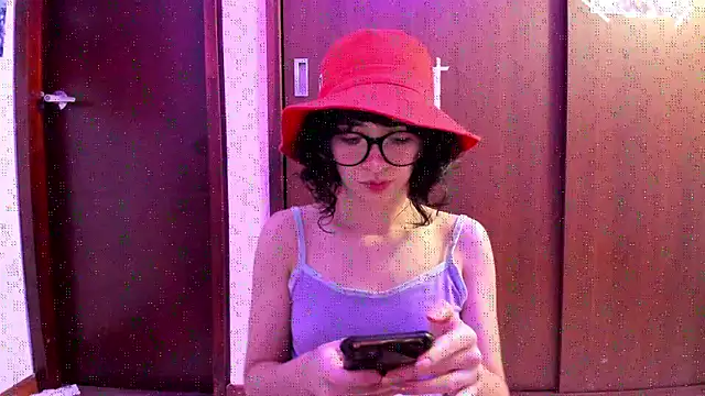 Snapshot of _Lunnaa_ chatting on 11, 10, 2025 Lunnaa online show from 11, 10, 2025