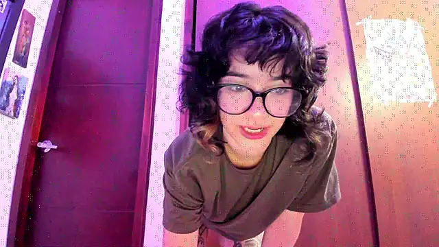 Snapshot of _Lunnaa_ chatting on 20, 10, 2025 Lunnaa online show from 20, 10, 2025