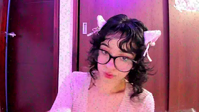 Snapshot of _Lunnaa_ chatting on 27, 10, 2025 Lunnaa online show from 27, 10, 2025