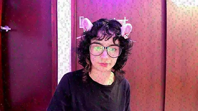 Snapshot of _Lunnaa_ chatting on 7, 11, 2025 Lunnaa online show from 7, 11, 2025