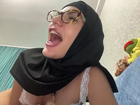 GumusGuray online show from 11, 12, 2024