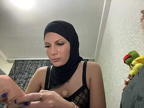 GumusGuray online show from 6, 3, 2025