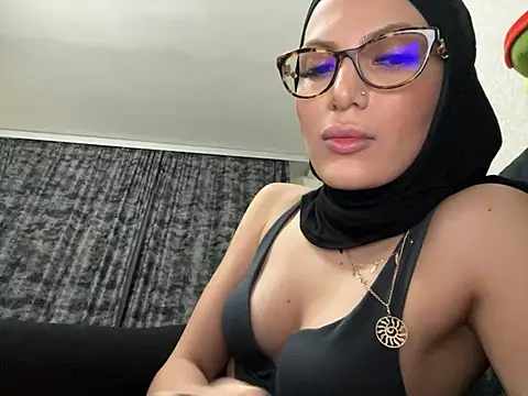 GumusGuray online show from 14, 3, 2025