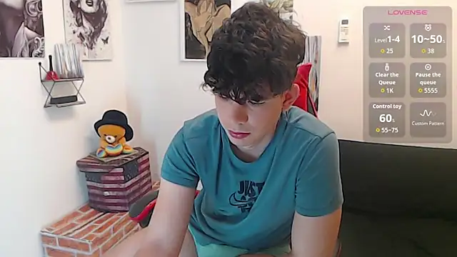 Snapshot of Oliverboy- chatting on 15, 6, 2026 Oliverboy- online show from 15, 6, 2026