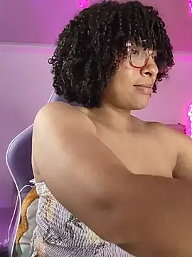 Snapshot of DannaBerry chatting on 13, 11, 2025 DannaBerry online show from 13, 11, 2025