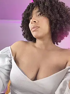 Snapshot of DannaBerry chatting on 28, 11, 2025 DannaBerry online show from 28, 11, 2025