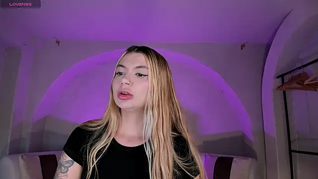 NiaHolland online show from 24, 3, 2026