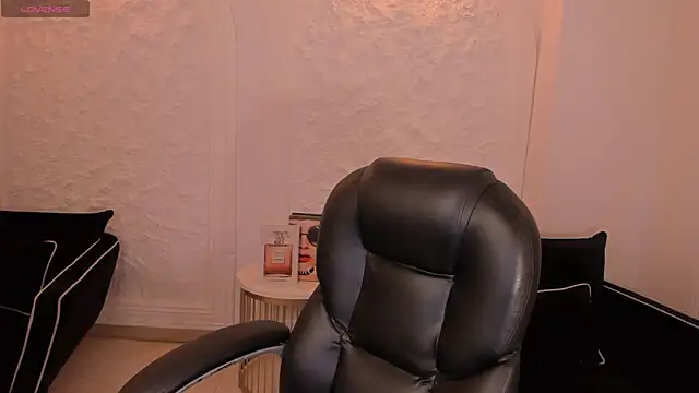 MollyJones  online show from 5, 7, 2026