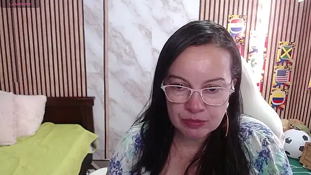 Sonialorens  online show from 6, 7, 2026