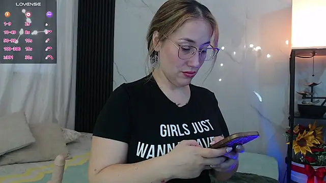 hotpawgmilf online show from 11, 2, 2026