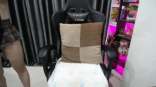 Yuki-yio online show from 1, 10, 2025