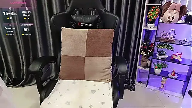 Yuki-yio online show from 28, 10, 2025