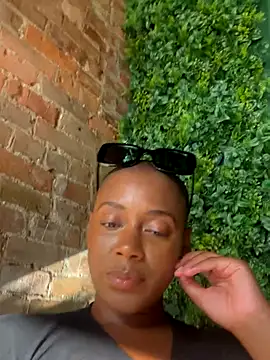 Snapshot of HoneyDripHer chatting on 1, 10, 2025 HoneyDripHer online show from 1, 10, 2025