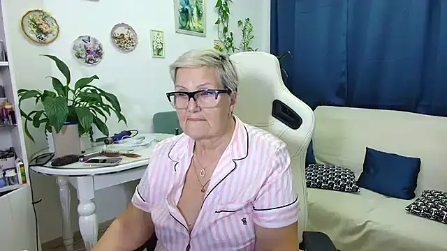 Snapshot of Selenna57 chatting on 19, 12, 2025 Selenna57 online show from 19, 12, 2025