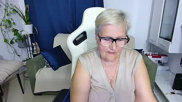 Selenna57 online show from 8, 5, 2026
