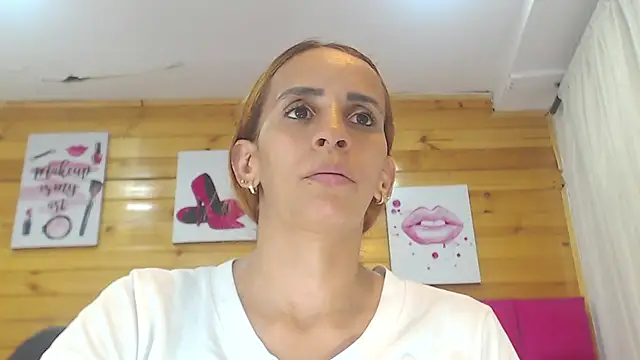 Snapshot of Amber_Moore chatting on 26, 12, 2024 Amber Moore online show from 26, 12, 2024