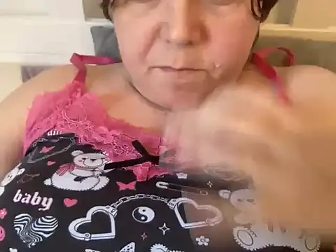 Snapshot of ParisNova chatting on 31, 12, 2024 ParisNova online show from 31, 12, 2024