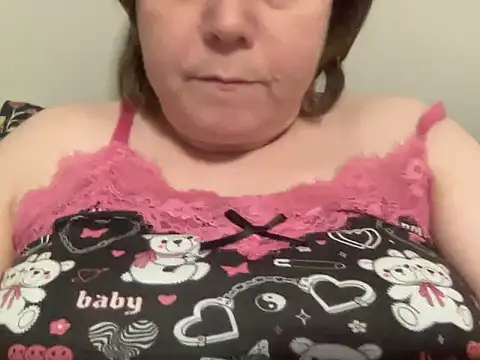 Snapshot of ParisNova chatting on 2, 2, 2025 ParisNova online show from 2, 2, 2025