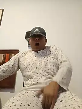 chicoguapo8 online show from 10, 10, 2025