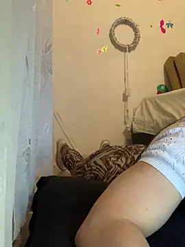 Estefani 32 online show from 9, 4, 2026