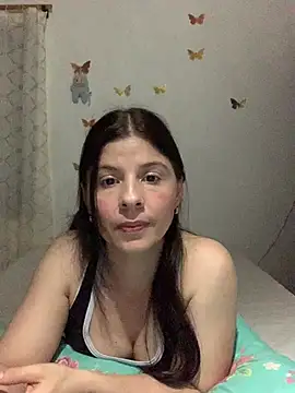 Estefani 32 online show from 4, 6, 2026