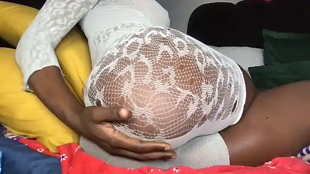 Snapshot of choco_petite chatting on 24, 6, 2026 choco petite online show from 24, 6, 2026