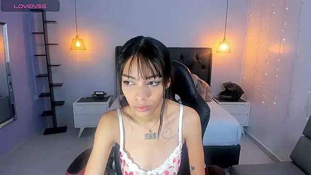 AMELIELEONE online show from 17, 1, 2025