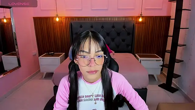 AMELIELEONE online show from 14, 4, 2026