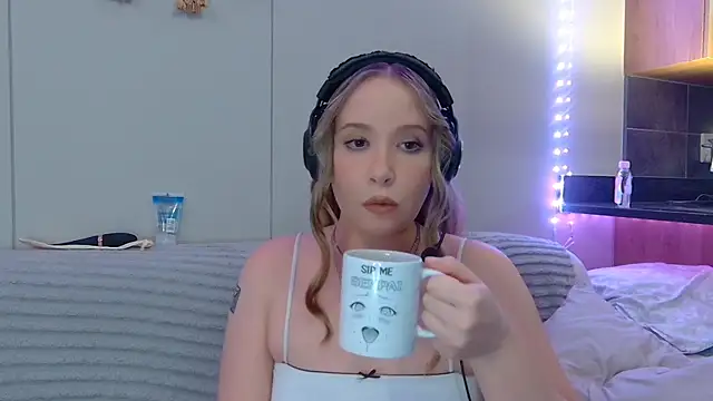 Snapshot of ScarletCarnal chatting on 12, 3, 2025 ScarletCarnal online show from 12, 3, 2025