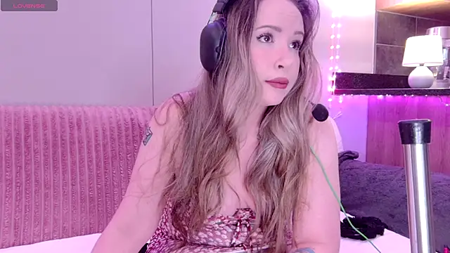 Snapshot of ScarletCarnal chatting on 25, 10, 2025 ScarletCarnal online show from 25, 10, 2025