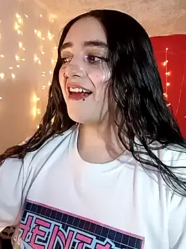 Snapshot of IvonneT chatting on 12, 12, 2024 IvonneT online show from 12, 12, 2024