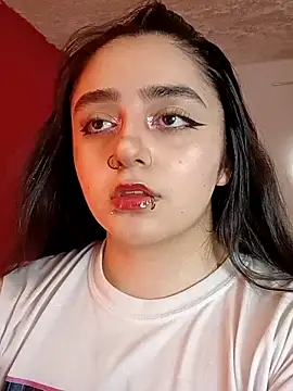 Snapshot of IvonneT chatting on 5, 10, 2025 IvonneT online show from 5, 10, 2025