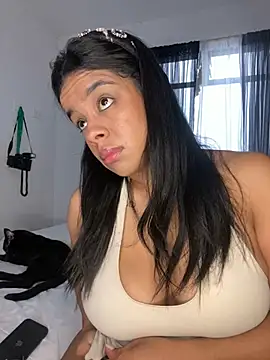 Snapshot of trianawhite chatting on 9, 2, 2026 trianawhite online show from 9, 2, 2026