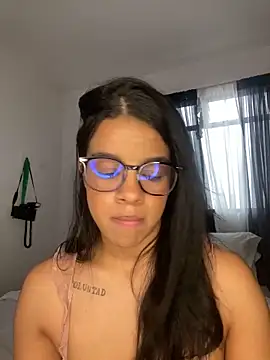 Snapshot of trianawhite chatting on 10, 2, 2026 trianawhite online show from 10, 2, 2026